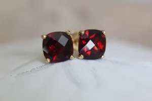 14k Gold Garnet Earrings