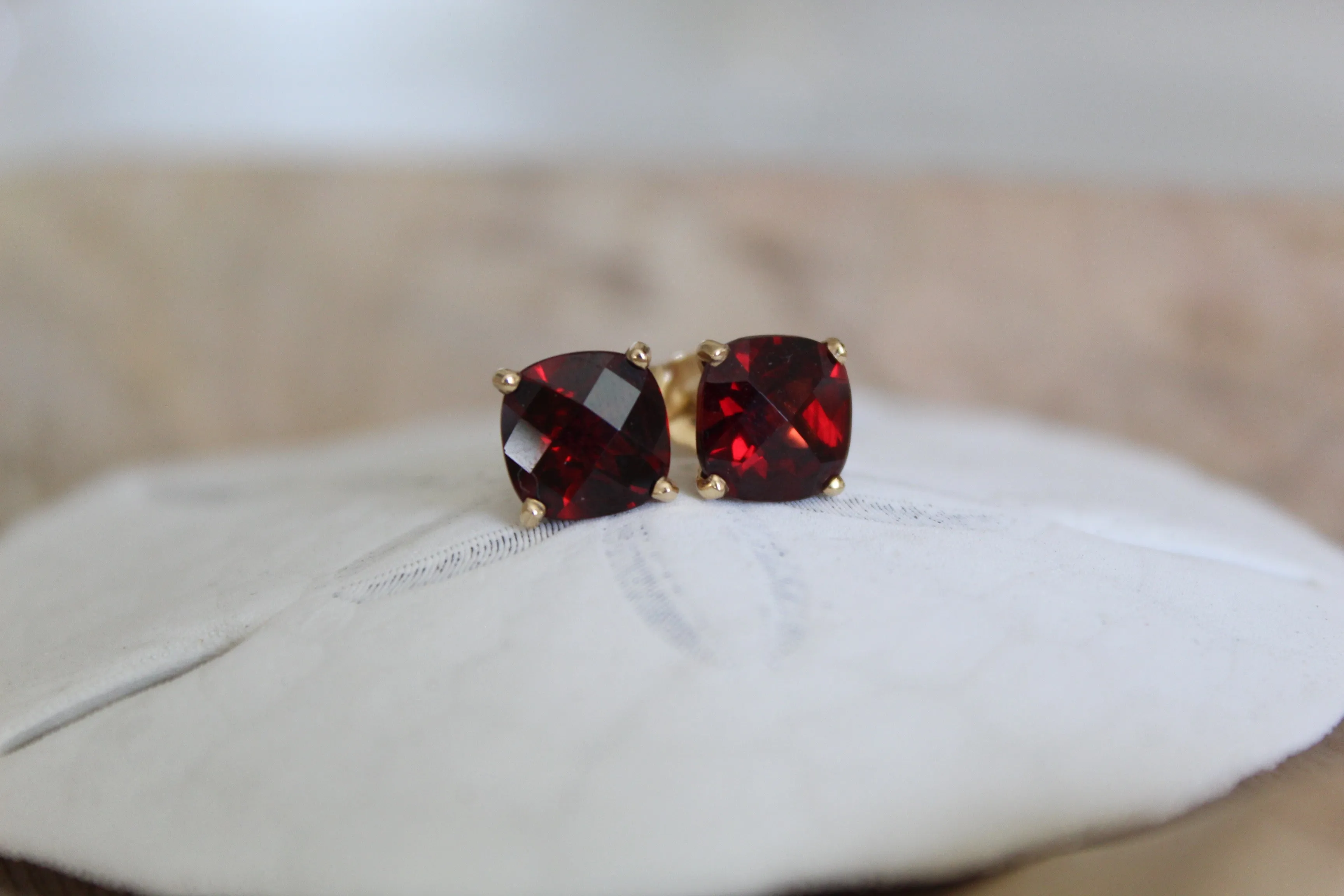 14k Gold Garnet Earrings