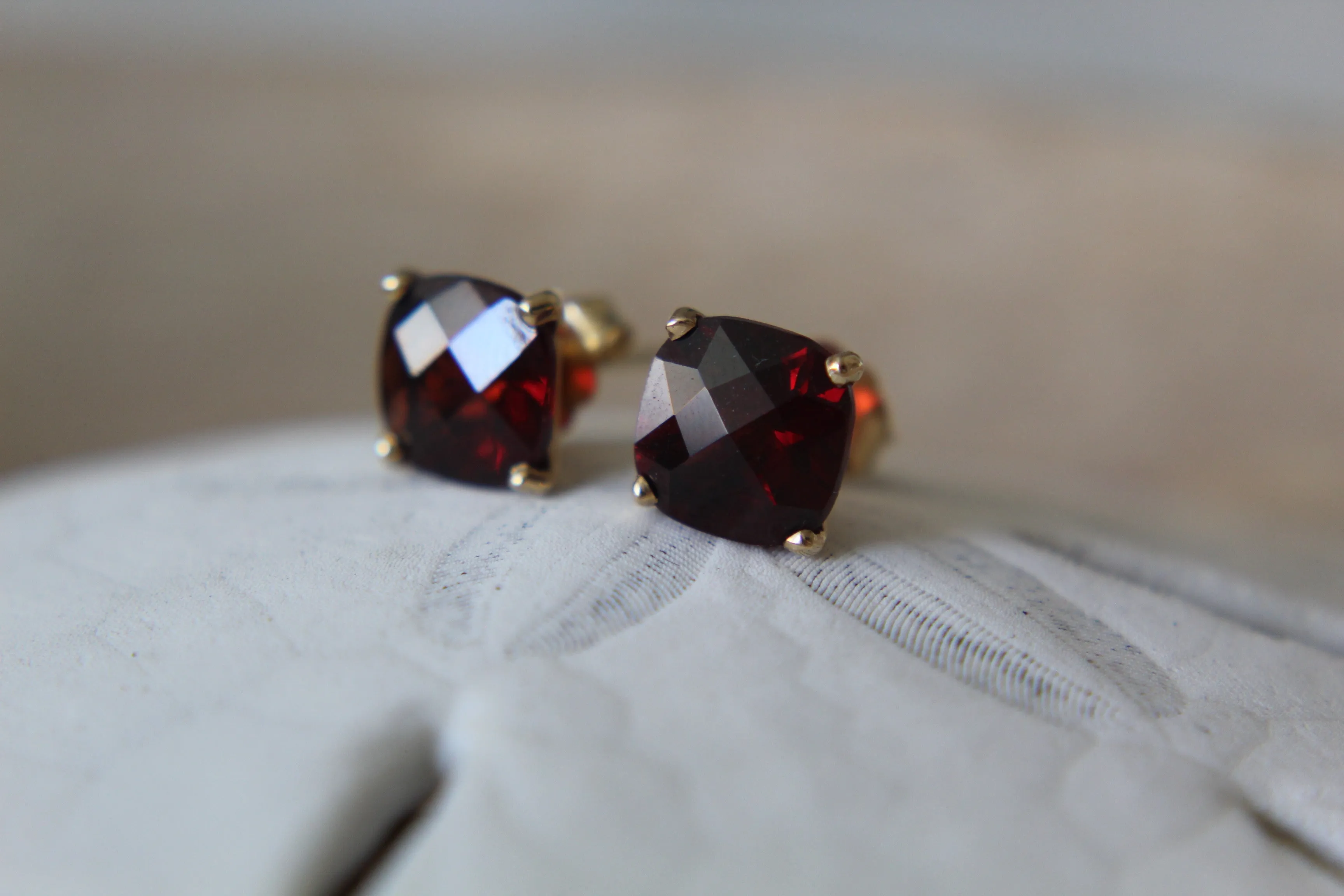 14k Gold Garnet Earrings