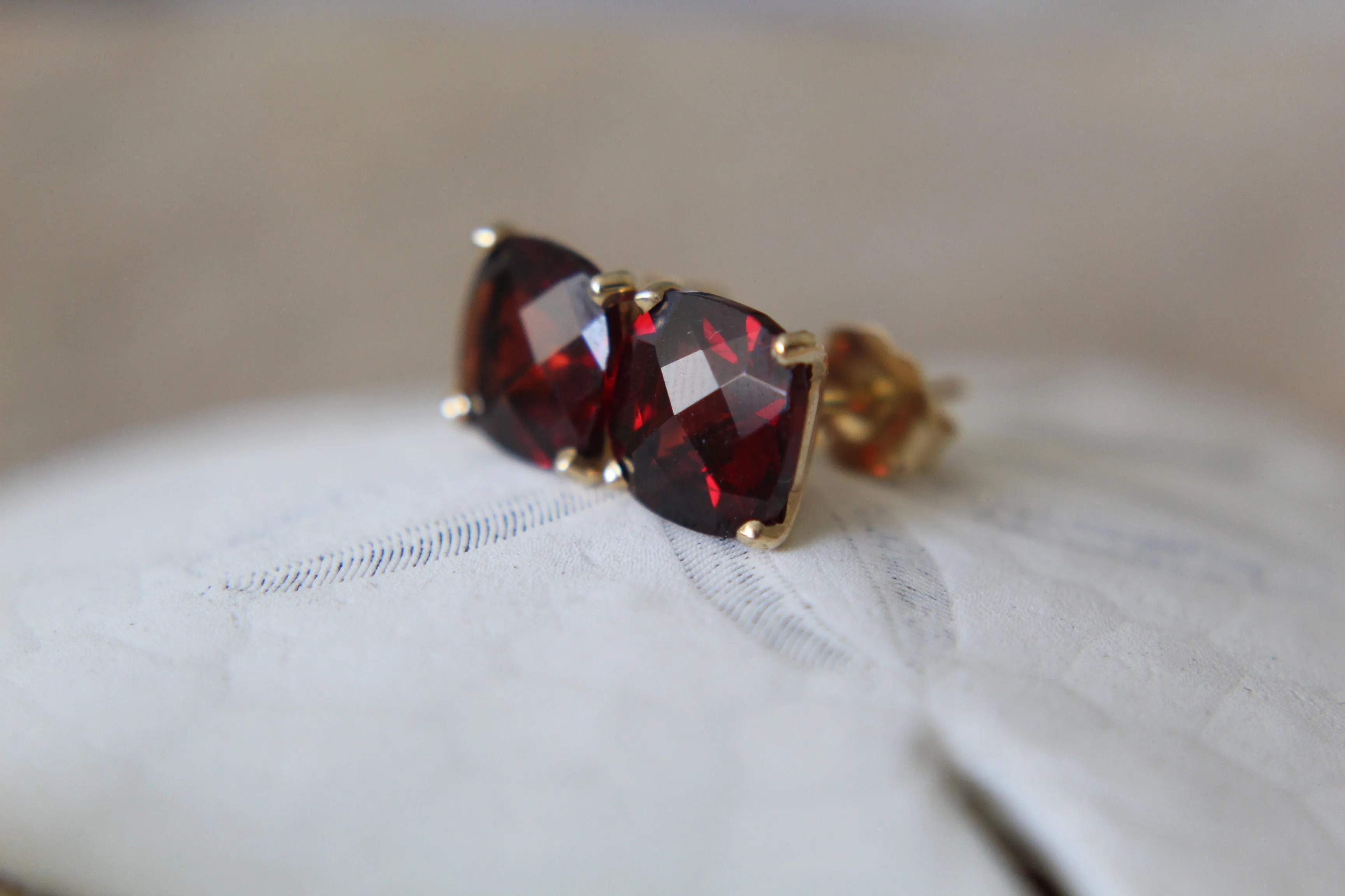 14k Gold Garnet Earrings