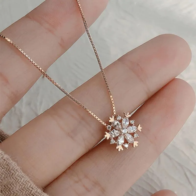 Glamorous Rhinestone Snowflake Pendant Necklace