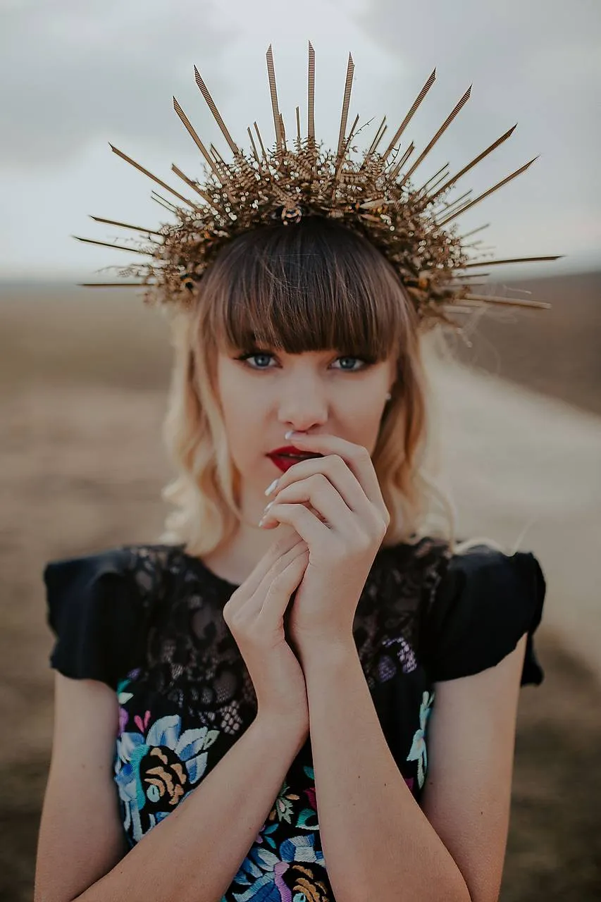 Gold halo crown Met gala flower crown with bees Wedding golden spiked crown Sun ray crown Sunburst hair crown Halo photoshoot crown Magaela