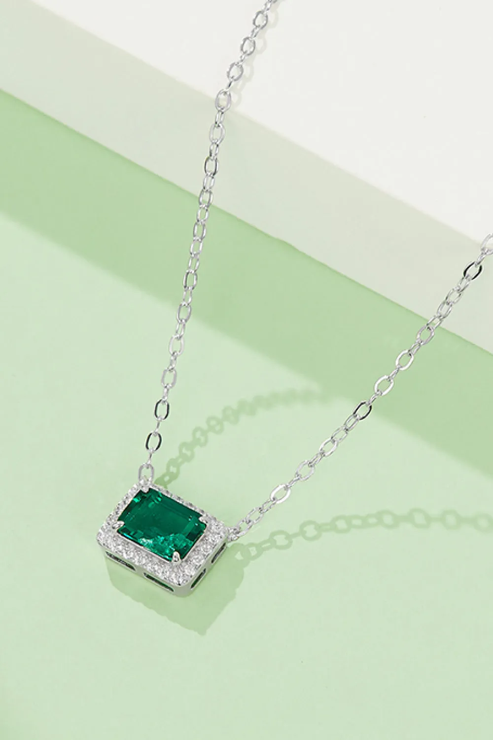 Murray Necklace 0.9 Carat Lab-Grown Emerald Green Rectangle Platinum-plated