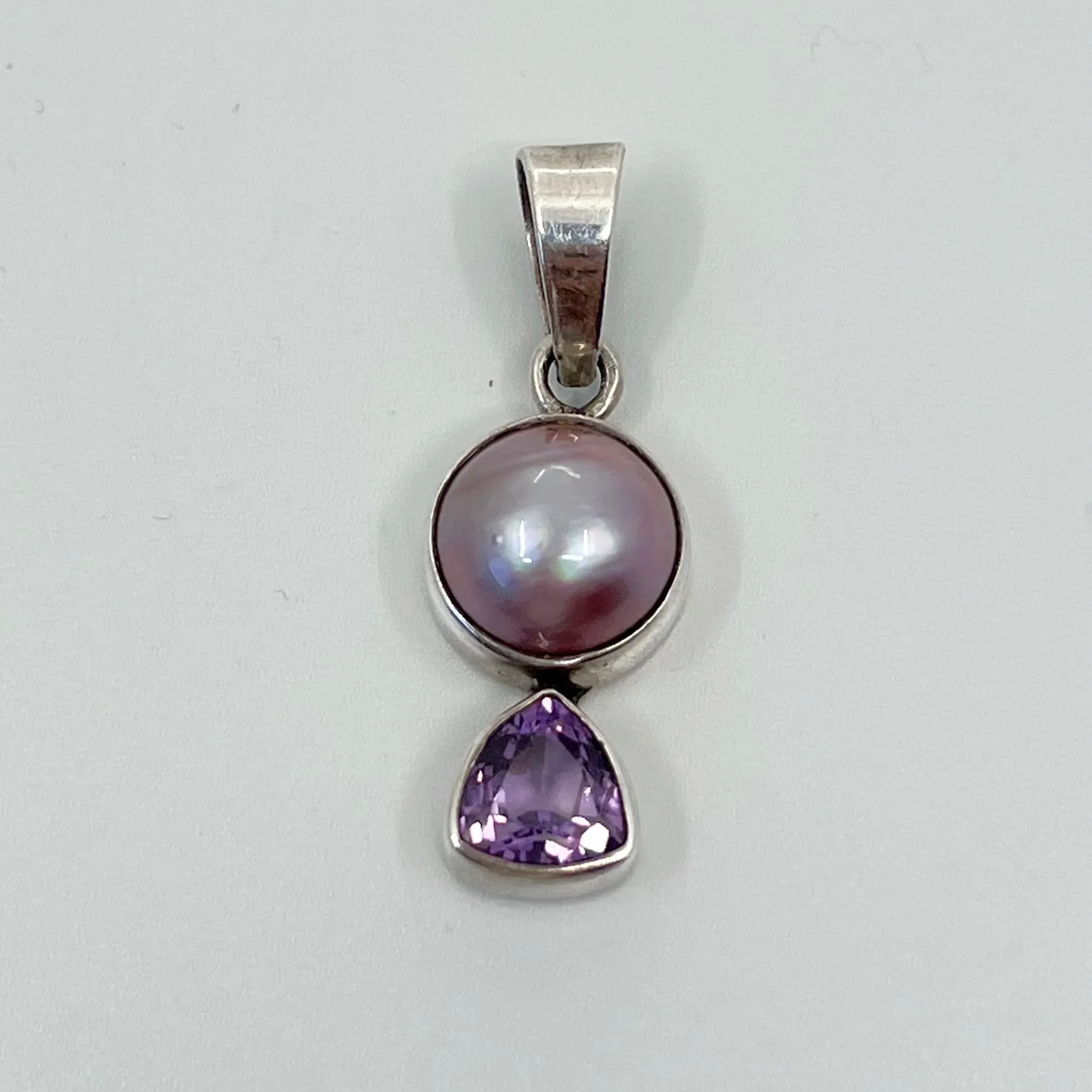 Sterling silver amethyst & Mabe pearl pendant GM44