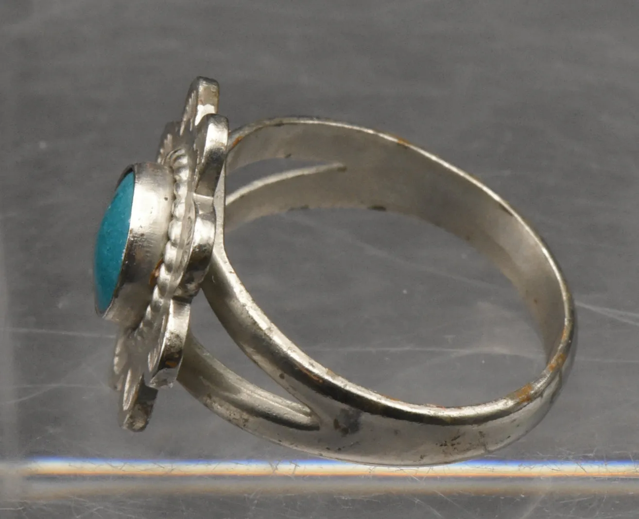 Vintage Handmade Silver Tone Metal Inlaid Turquoise Ring - Size 6.25