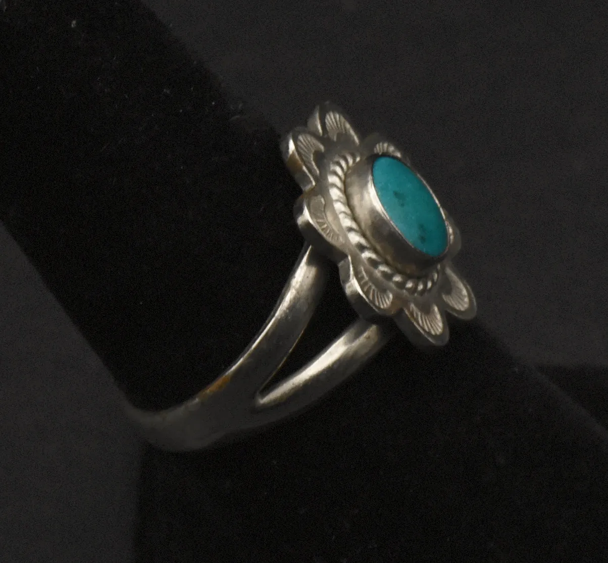 Vintage Handmade Silver Tone Metal Inlaid Turquoise Ring - Size 6.25