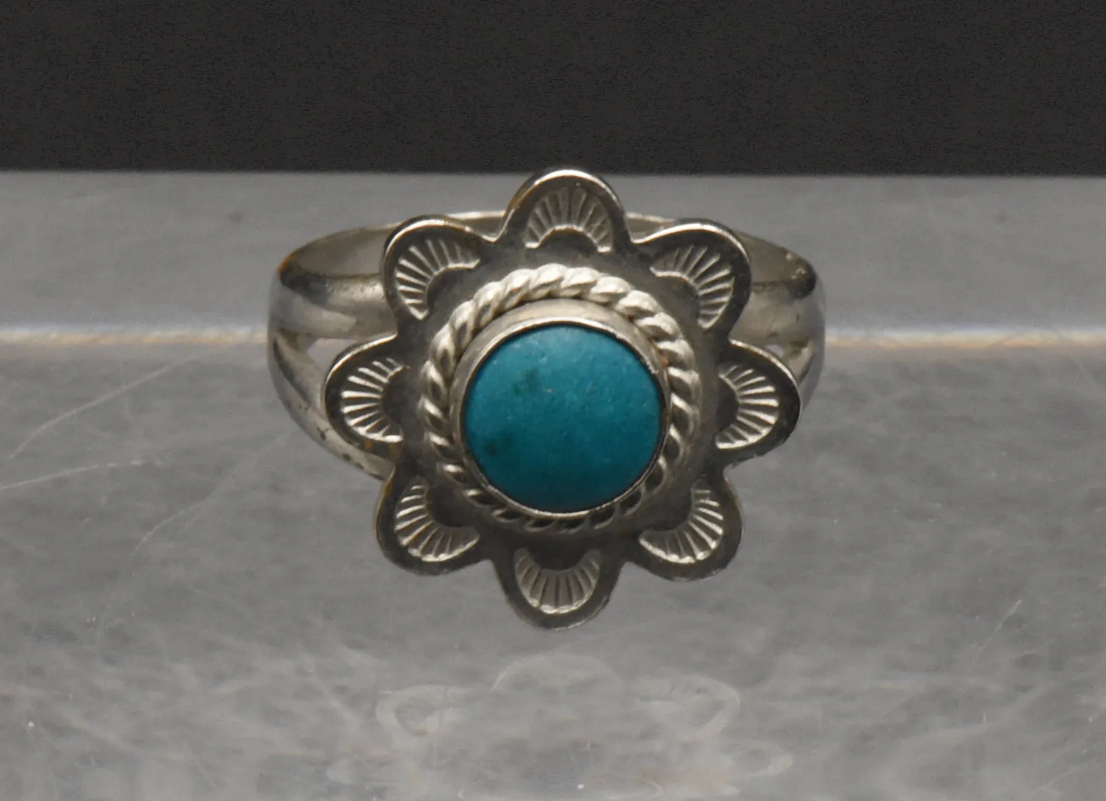 Vintage Handmade Silver Tone Metal Inlaid Turquoise Ring - Size 6.25